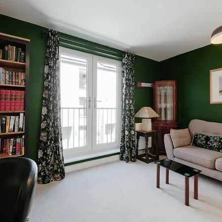 Hébergement de vacances Modern 4-bed Townhouse + Parking | St Werburgh's Bristol