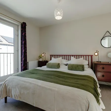 Hébergement de vacances Modern 4-bed Townhouse + Parking | St Werburgh's *