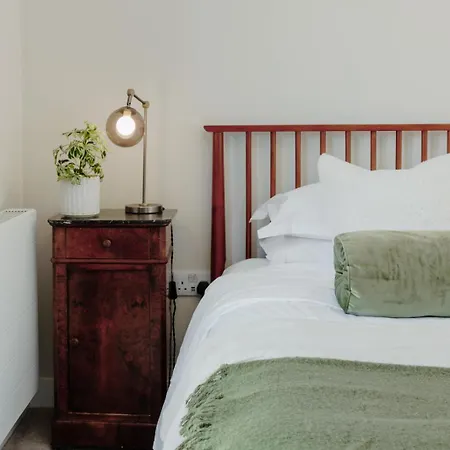 Hébergement de vacances Modern 4-bed Townhouse + Parking | St Werburgh's