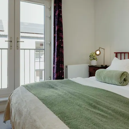 Hébergement de vacances Modern 4-bed Townhouse + Parking | St Werburgh's