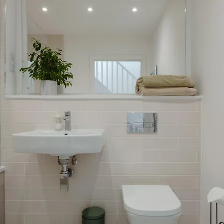 Hébergement de vacances Modern 4-bed Townhouse + Parking | St Werburgh's Bristol