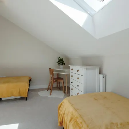 Hébergement de vacances Modern 4-bed Townhouse + Parking | St Werburgh's *
