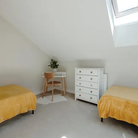 Hébergement de vacances Modern 4-bed Townhouse + Parking | St Werburgh's *