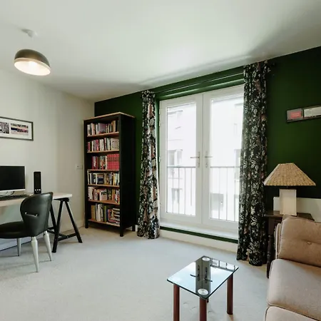 Hébergement de vacances Modern 4-bed Townhouse + Parking | St Werburgh's Bristol